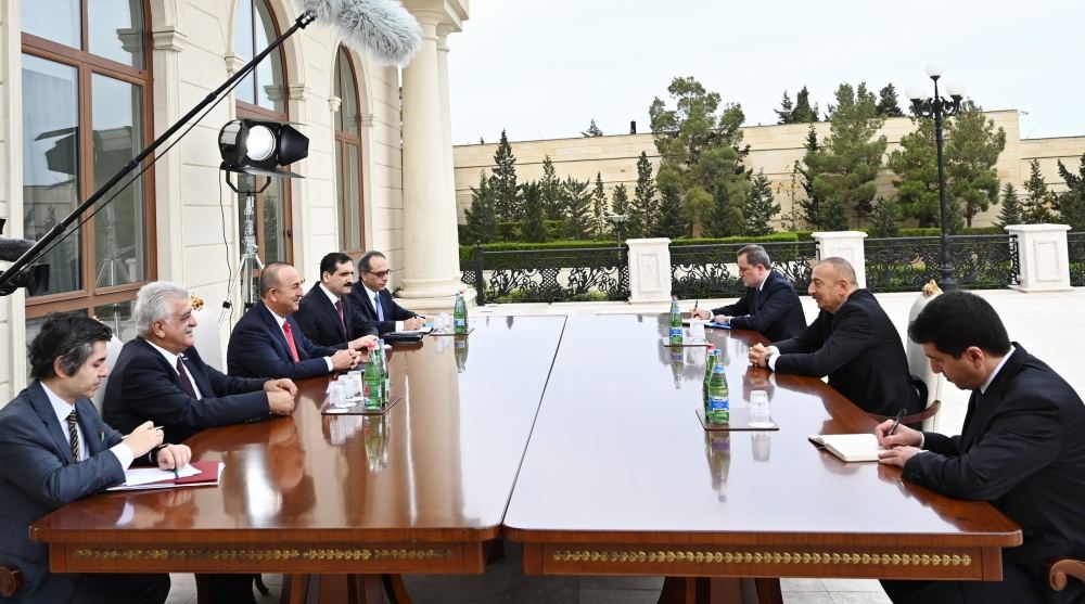 Президент Ильхам Алиев принял делегацию во главе с министром иностранных дел Турции (ФОТО)