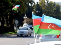 Баку украшен трехцветным флагом Азербайджана (ФОТОСЕССИЯ)