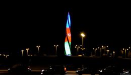 Баку украшен трехцветным флагом Азербайджана (ФОТОСЕССИЯ)