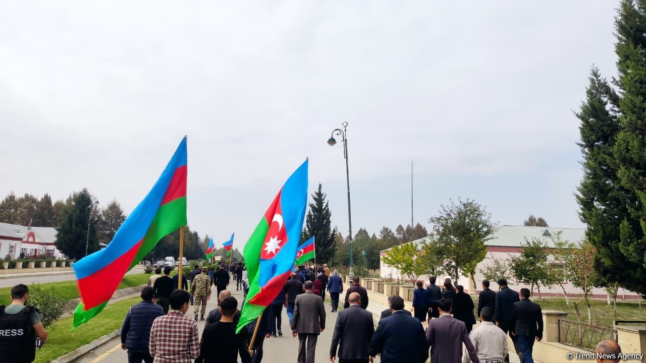 Вынужденные переселенцы из Ходжавенда провели "Знаменный марш" (ФОТО)
