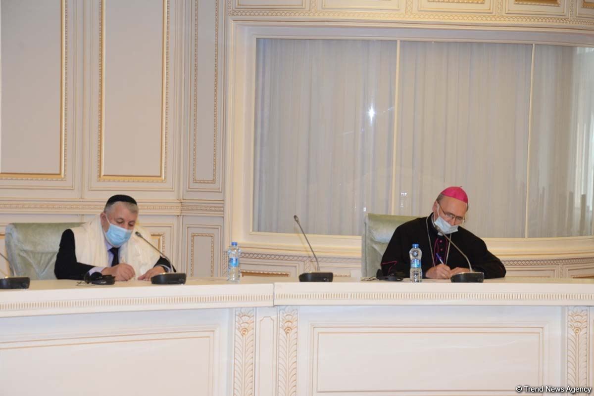 Где бы не находились армяне, у них возникают территориальные претензии - глава общины горских евреев (ФОТО)