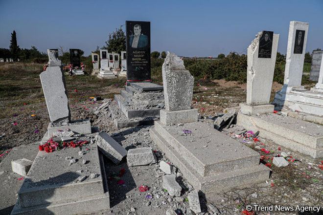 ВС Армении подвергли умышленному обстрелу кладбище в Агдаме (ФОТО)