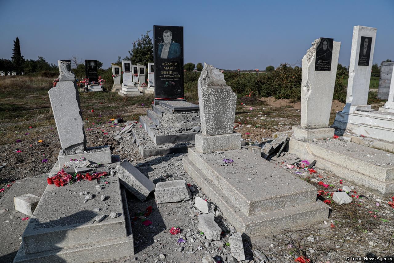 ВС Армении подвергли умышленному обстрелу кладбище в Агдаме (ФОТО)