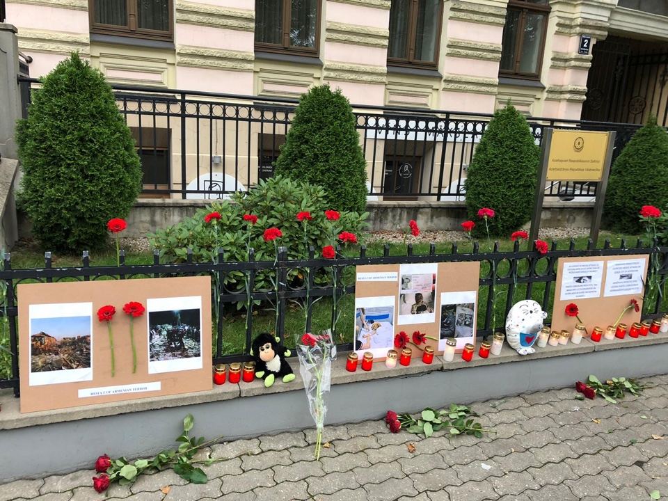 В Латвии чтут память мирных жителей Гянджи, ставших жертвами армянской агрессии (ВИДЕО/ФОТО)