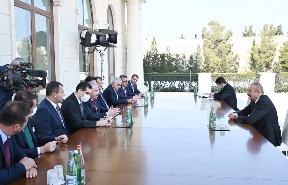 Президент Ильхам Алиев принял делегацию во главе с председателем Великого национального собрания Турции (ФОТО)