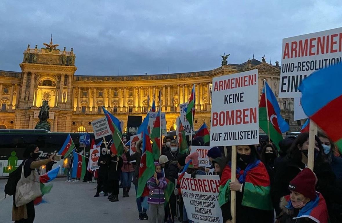 В Вене прошла акция протеста против военных преступлений Армении (ВИДЕО, ФОТО)
