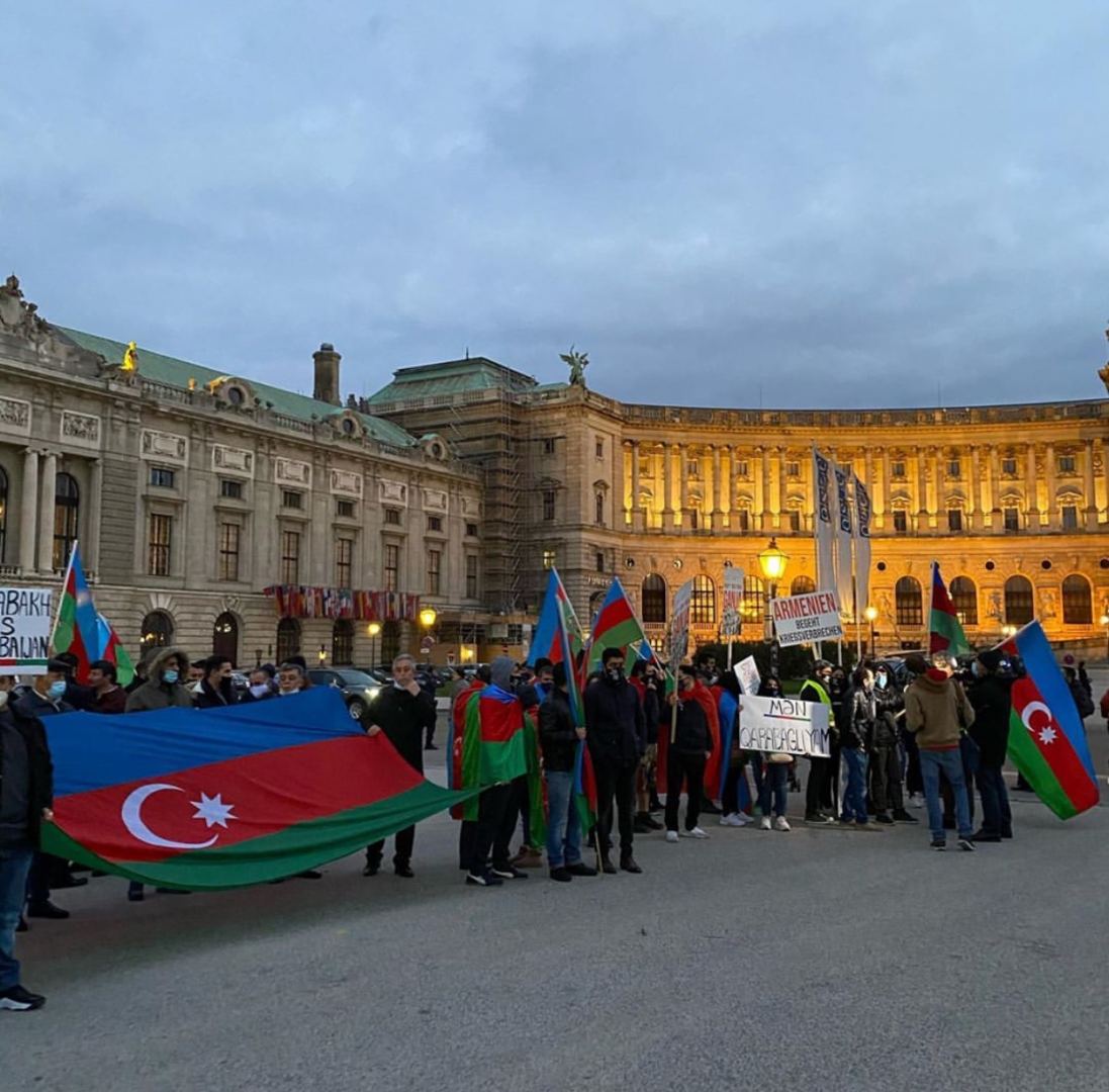 В Вене прошла акция протеста против военных преступлений Армении (ВИДЕО, ФОТО)