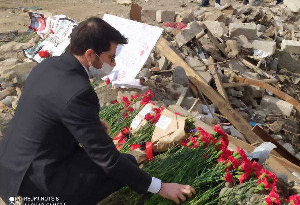 Israel's ambassador to Azerbaijan visits Ganja, witnesses damages following Armenia's attack (PHOTO)