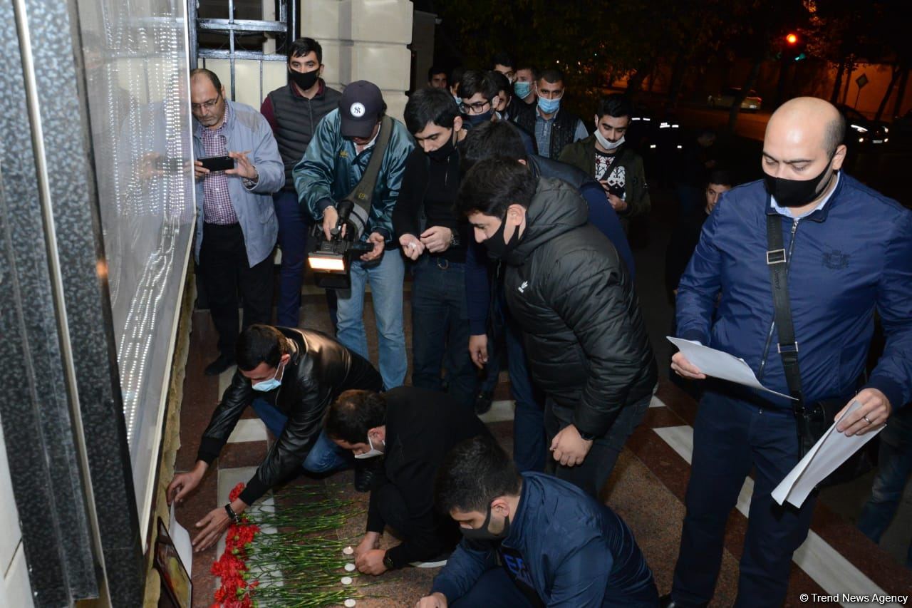 Подростки почтили память гражданина России, погибшего в результате обстрела Гянджи ВС Армении (ФОТО)