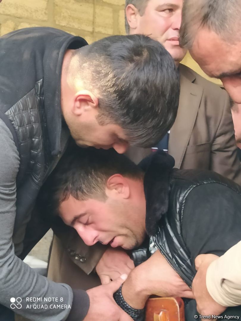 В Барде попрощались с 7-летней девочкой, погибшей от ракетного обстрела ВС Армении (ФОТО)