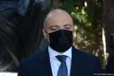 Представители минкультуры Азербайджана и деятели искусства посетили Аллею почетного захоронения (ФОТО)