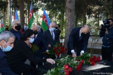 Представители минкультуры Азербайджана и деятели искусства посетили Аллею почетного захоронения (ФОТО)