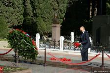 Представители минкультуры Азербайджана и деятели искусства посетили Аллею почетного захоронения (ФОТО)