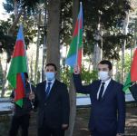 Представители минкультуры Азербайджана и деятели искусства посетили Аллею почетного захоронения (ФОТО)