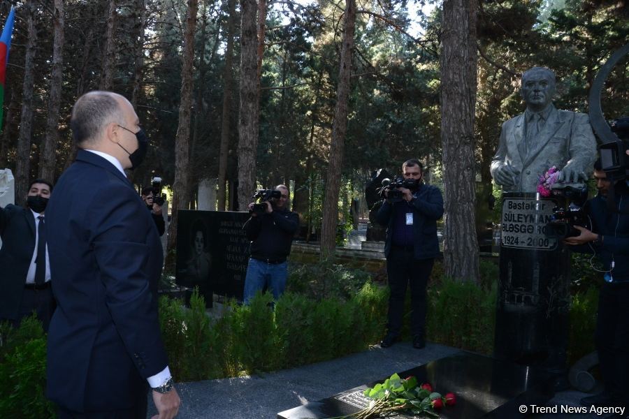 Представители минкультуры Азербайджана и деятели искусства посетили Аллею почетного захоронения (ФОТО)