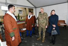 Президент Азербайджана Ильхам Алиев и Первая леди Мехрибан Алиева встретились с военнослужащими, проходящими лечение в Клиническом медцентре №1 (ФОТО)
