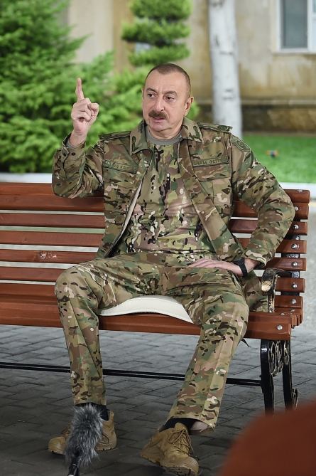 Президент Азербайджана Ильхам Алиев и Первая леди Мехрибан Алиева встретились с военнослужащими, проходящими лечение в Клиническом медцентре №1 (ФОТО)