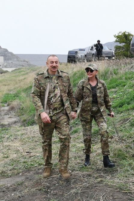 Президент Ильхам Алиев и Первая леди Мехрибан Алиева побывали в освобожденных от оккупации Физулинском и Джебраильском районах, в том числе в городах Физули и Джебраил (ОБНОВЛЕНО)