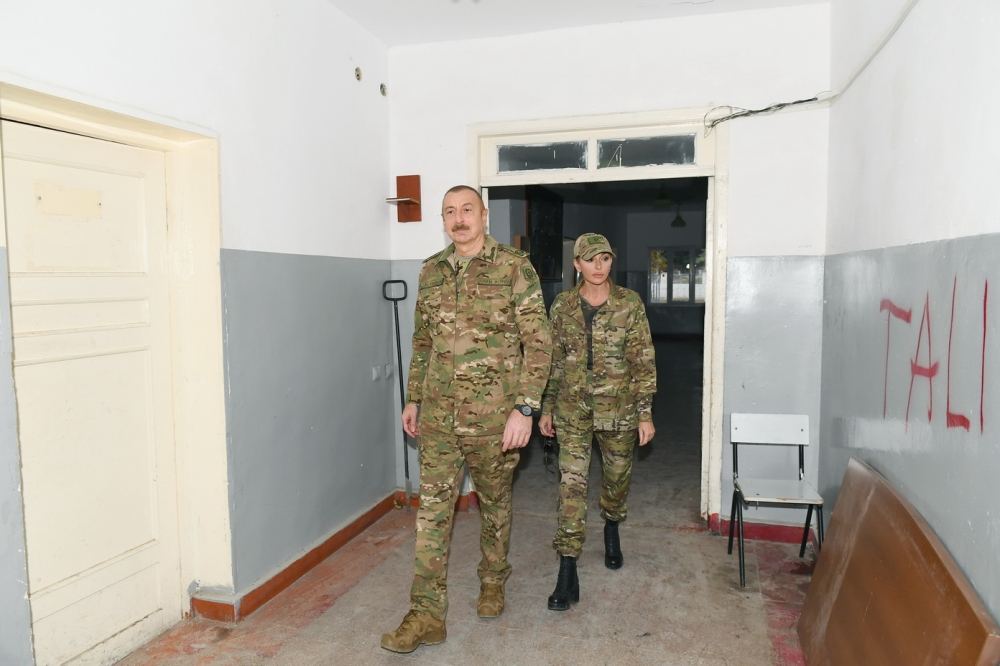Президент Ильхам Алиев и Первая леди Мехрибан Алиева побывали в освобожденных от оккупации Физулинском и Джебраильском районах, в том числе в городах Физули и Джебраил (ОБНОВЛЕНО)
