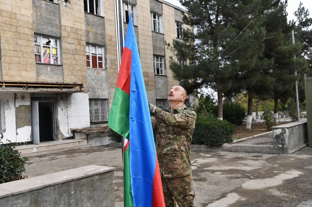 Президент Ильхам Алиев и Первая леди Мехрибан Алиева побывали в освобожденных от оккупации Физулинском и Джебраильском районах, в том числе в городах Физули и Джебраил (ОБНОВЛЕНО)