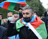 Azerbaijani refugees from Kalbajar visit Martyrs Alley (PHOTO)