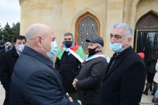 Azerbaijani refugees from Kalbajar visit Martyrs Alley (PHOTO)