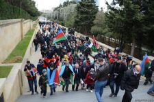 Azerbaijani refugees from Kalbajar visit Martyrs Alley (PHOTO)