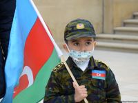 Azerbaijani refugees from Kalbajar visit Martyrs Alley (PHOTO)