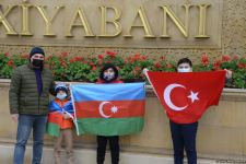 Azerbaijani refugees from Kalbajar visit Martyrs Alley (PHOTO)