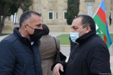Azerbaijani refugees from Kalbajar visit Martyrs Alley (PHOTO)