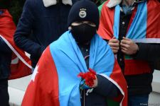 Azerbaijani refugees from Kalbajar visit Martyrs Alley (PHOTO)