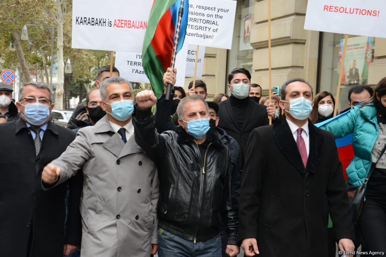 Protesters give statement in front of French embassy in Baku (PHOTO/VIDEO)