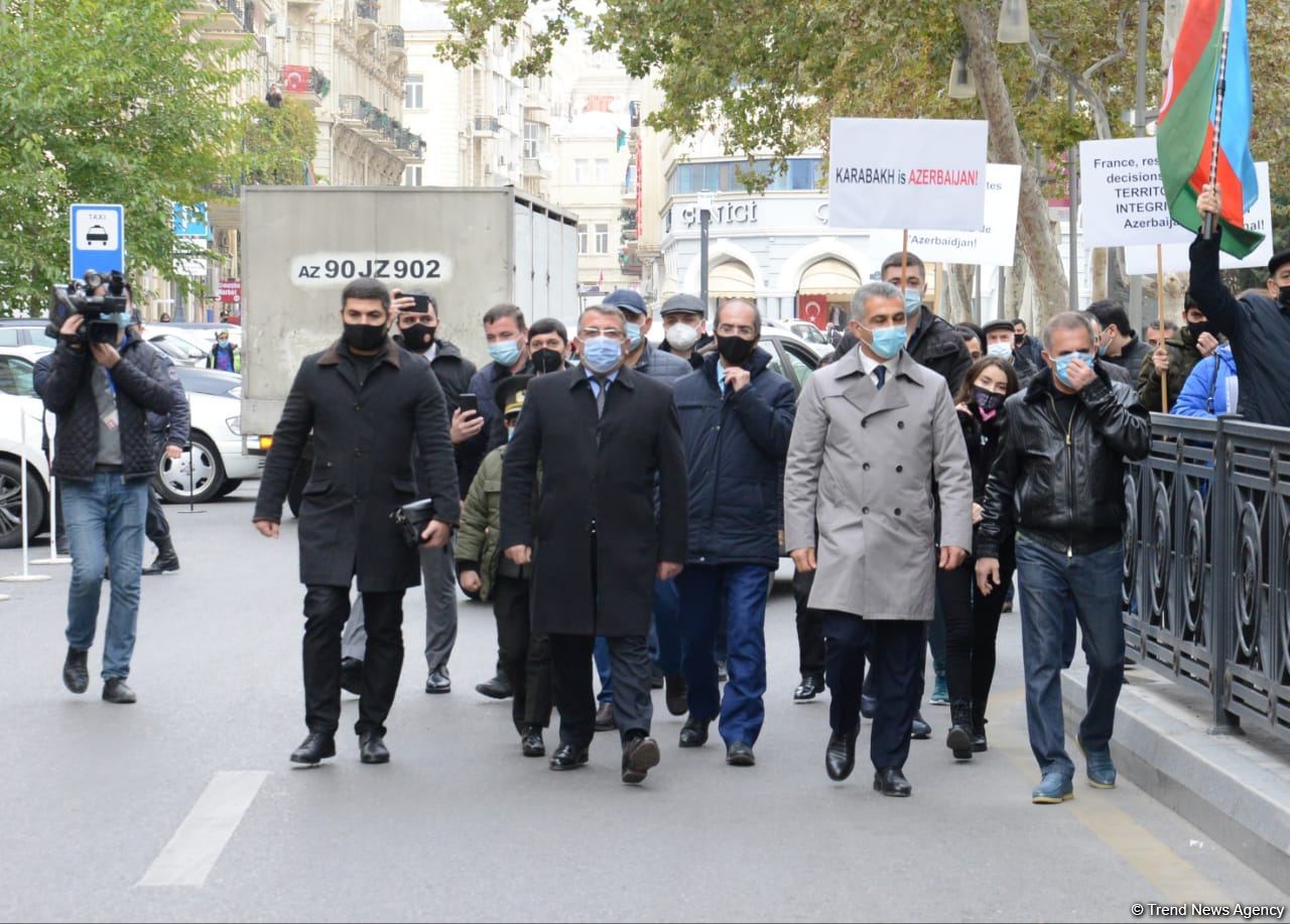Protesters give statement in front of French embassy in Baku (PHOTO/VIDEO)