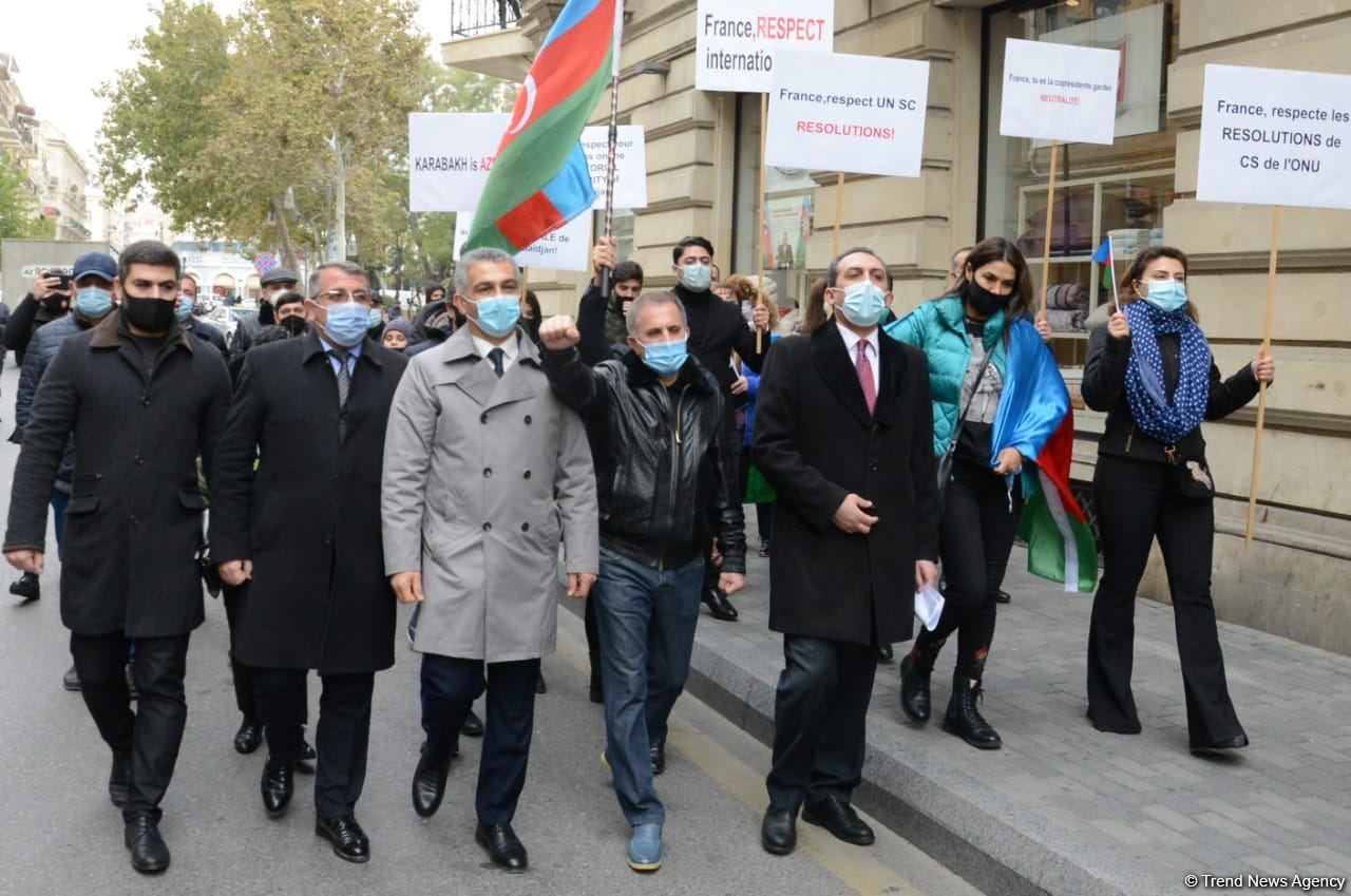 Protesters give statement in front of French embassy in Baku (PHOTO/VIDEO)