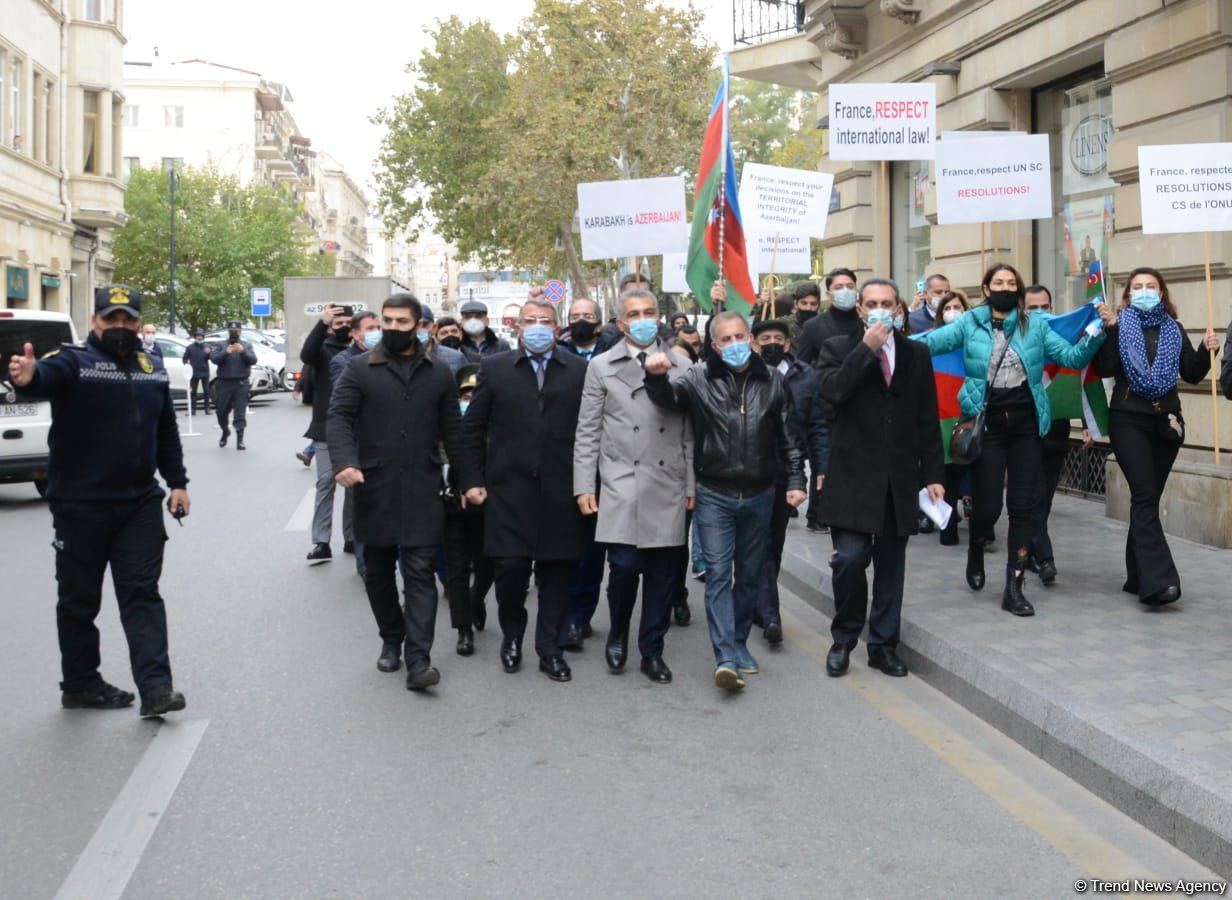 Protesters give statement in front of French embassy in Baku (PHOTO/VIDEO)