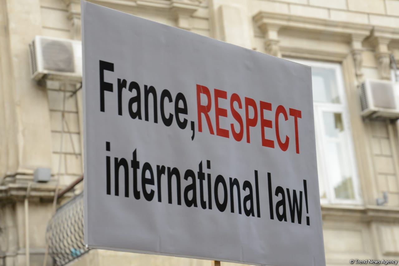 Protesters give statement in front of French embassy in Baku (PHOTO/VIDEO)