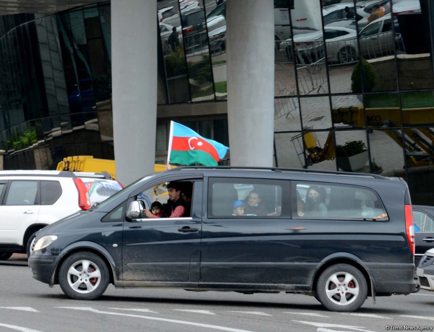 Праздничный автопробег в Баку в связи с освобождением Лачина (ФОТО)