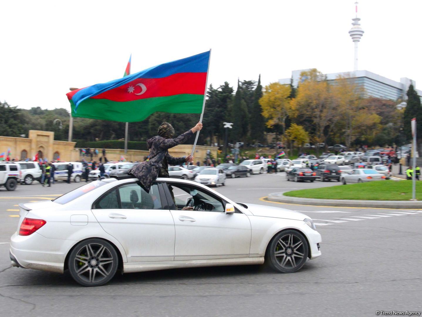 Праздничный автопробег в Баку в связи с освобождением Лачина (ФОТО)