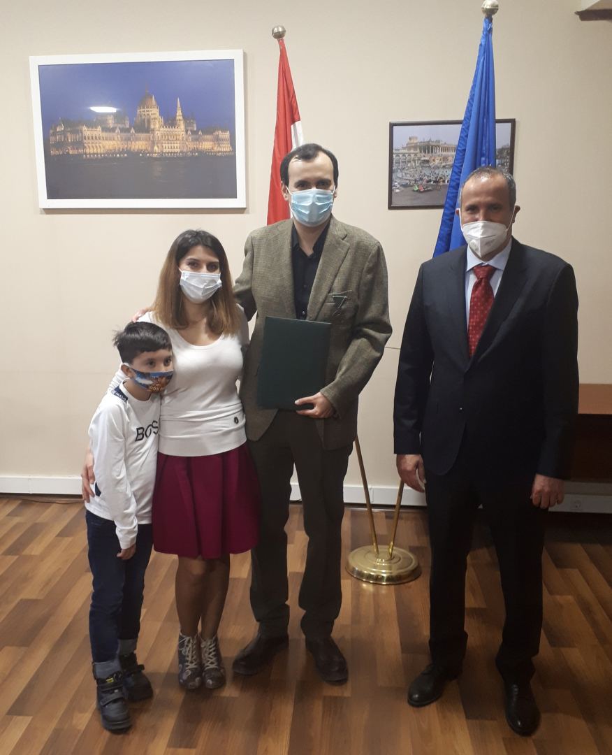 Азербайджанскому фотографу вручен "Бронзовый крест" Венгрии (ФОТО)