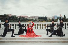 Победные танцы перед Девичьей башей и Пламенными башнями в Баку (ВИДЕО, ФОТО)