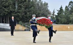 President Ilham Aliyev, first lady Mehriban Aliyeva pay tribute to Azerbaijani martyrs (PHOTO/VIDEO)