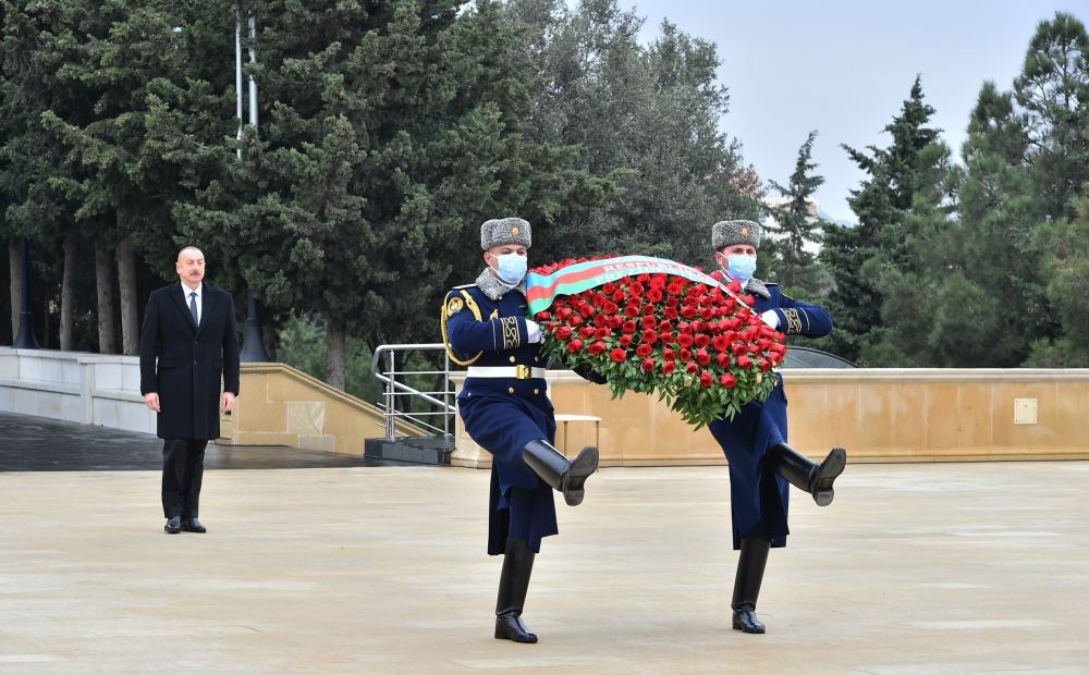 President Ilham Aliyev, first lady Mehriban Aliyeva pay tribute to Azerbaijani martyrs (PHOTO/VIDEO)