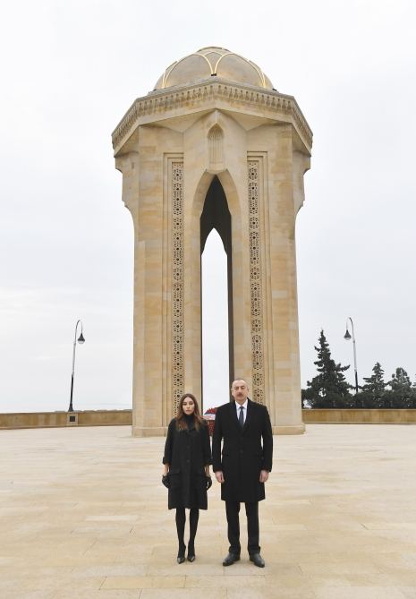 President Ilham Aliyev, first lady Mehriban Aliyeva pay tribute to Azerbaijani martyrs (PHOTO/VIDEO)