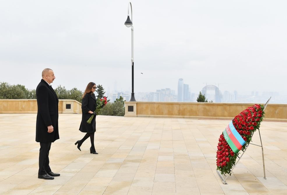 President Ilham Aliyev, first lady Mehriban Aliyeva pay tribute to Azerbaijani martyrs (PHOTO/VIDEO)