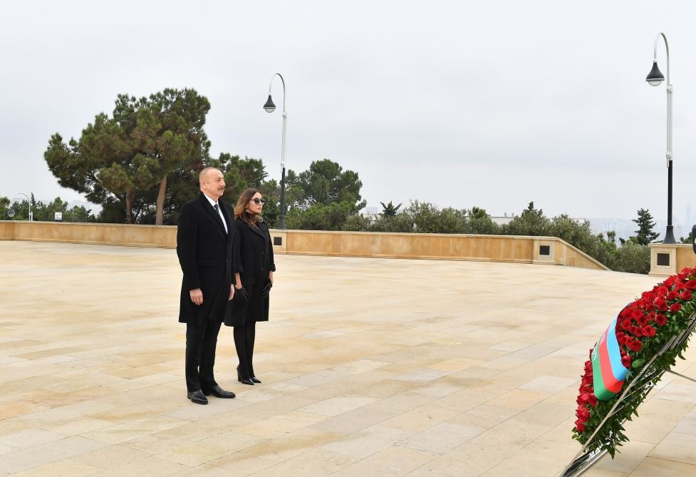 President Ilham Aliyev, first lady Mehriban Aliyeva pay tribute to Azerbaijani martyrs (PHOTO/VIDEO)