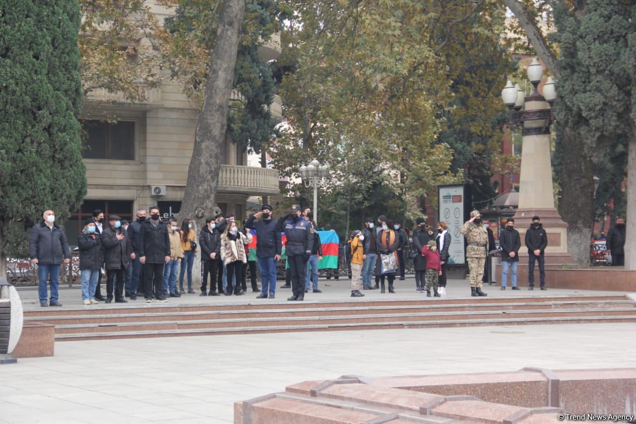 В Гяндже минутой молчания почтили светлую память шехидов Отечественной войны (ФОТО)