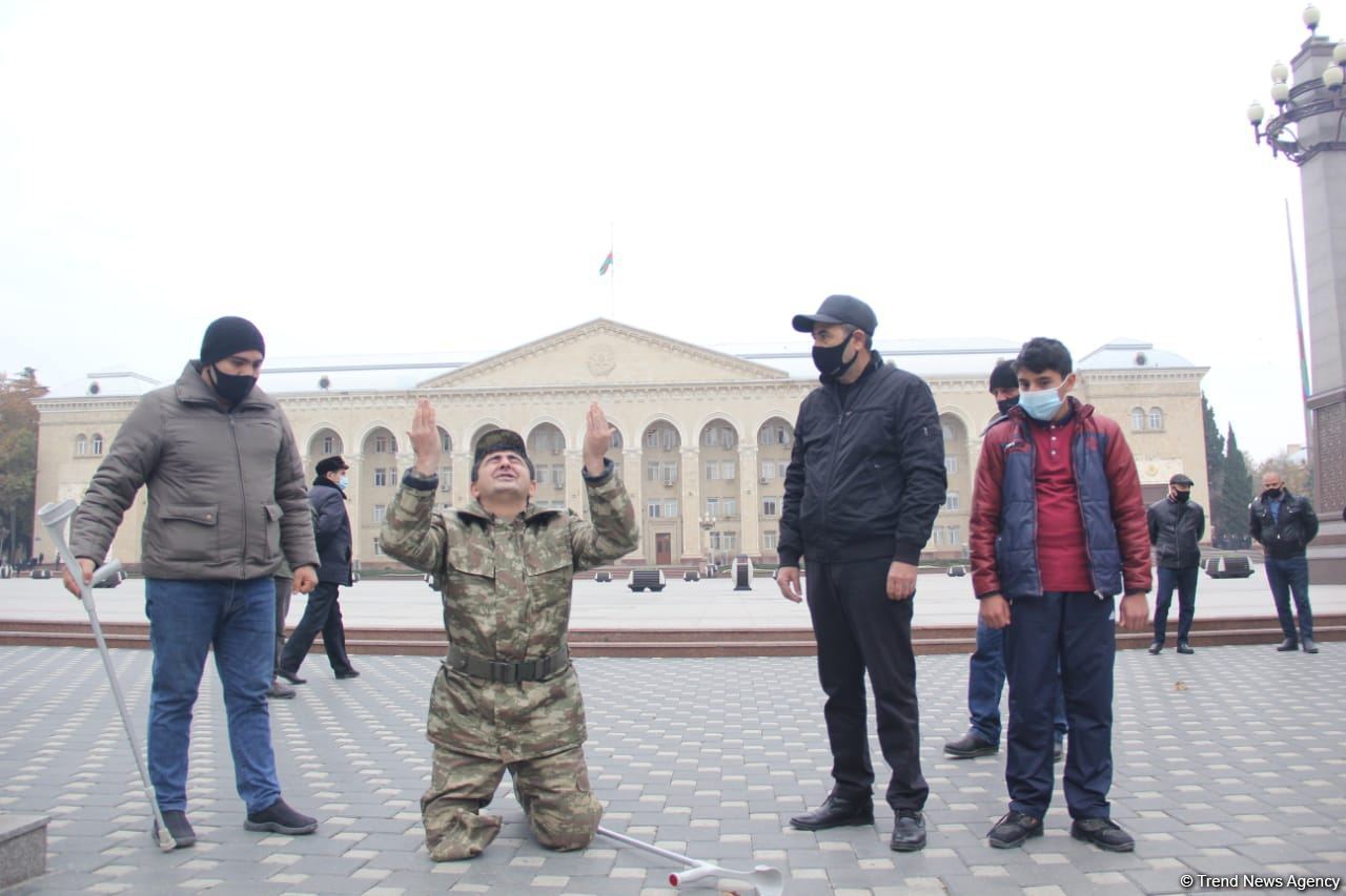 В Гяндже минутой молчания почтили светлую память шехидов Отечественной войны (ФОТО)