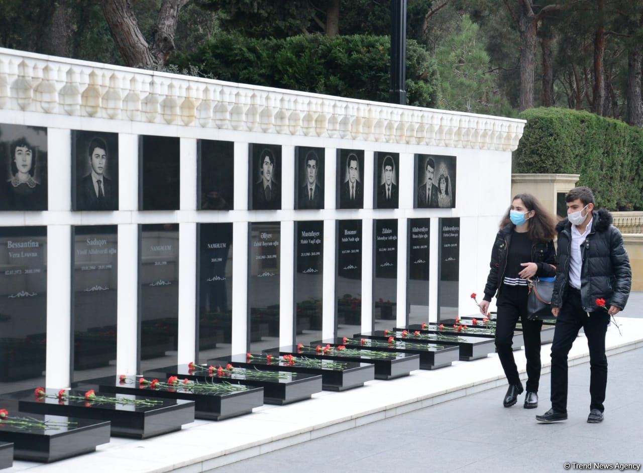 Azerbaijani public reveres memory of martyrs of Karabakh conflict (PHOTO)