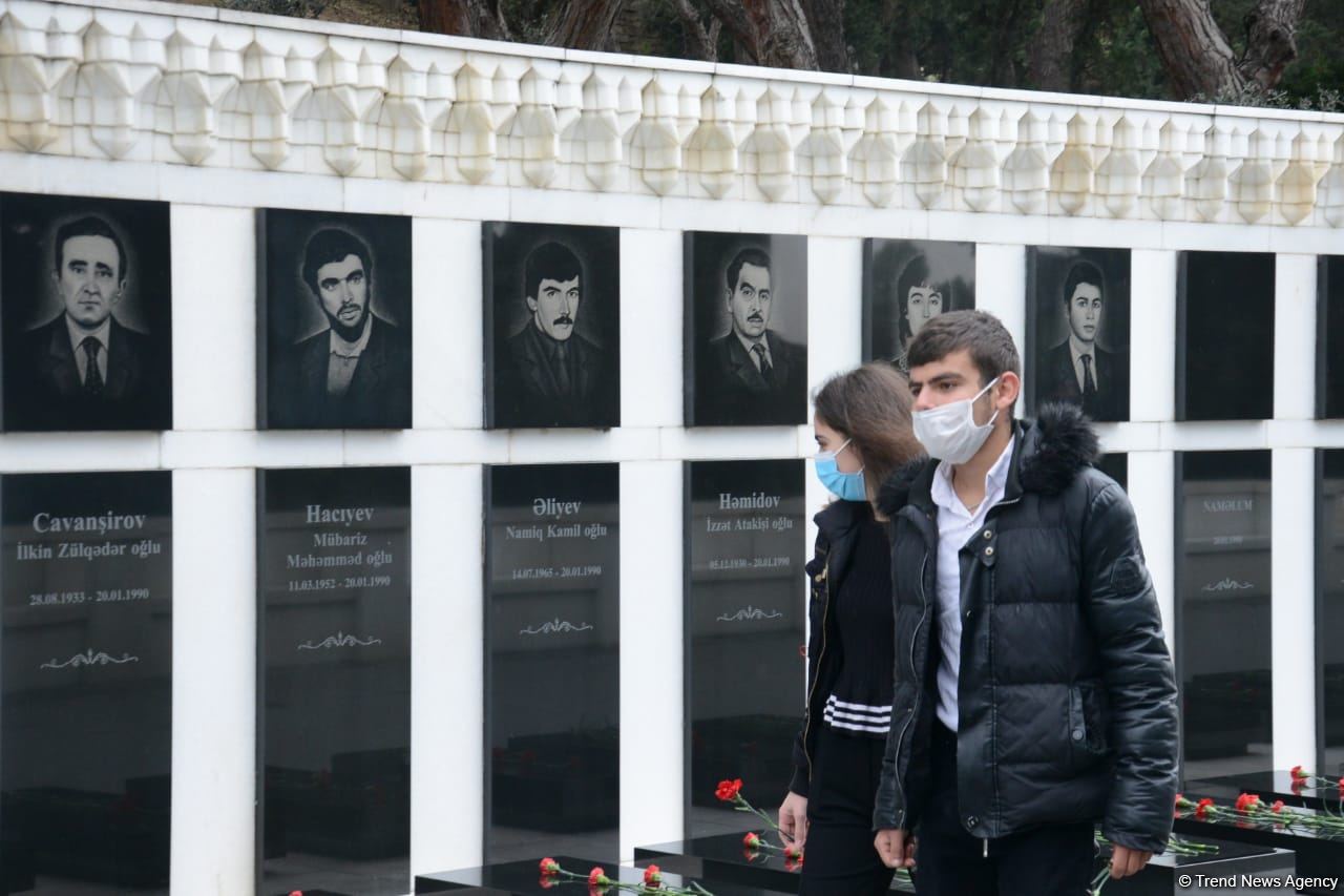 Azerbaijani public reveres memory of martyrs of Karabakh conflict (PHOTO)
