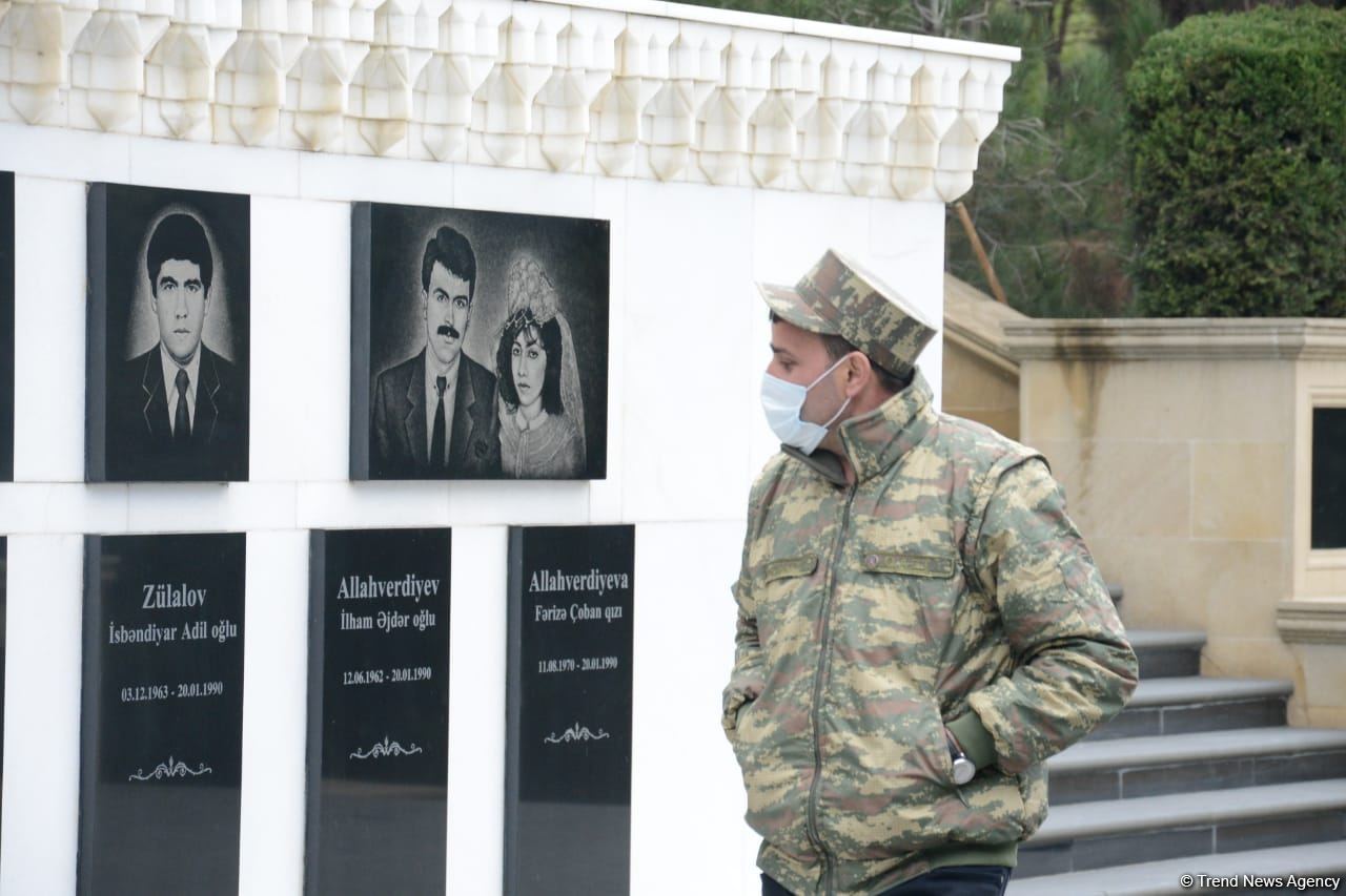 Azerbaijani public reveres memory of martyrs of Karabakh conflict (PHOTO)